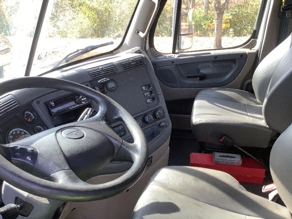 Day Cab Tractor-Heavy Duty Tractors-Freightliner-2018-Cascadia 12564ST-Reading-PA-371,977\n\t\tmiles-$ 44,000 - Image 10