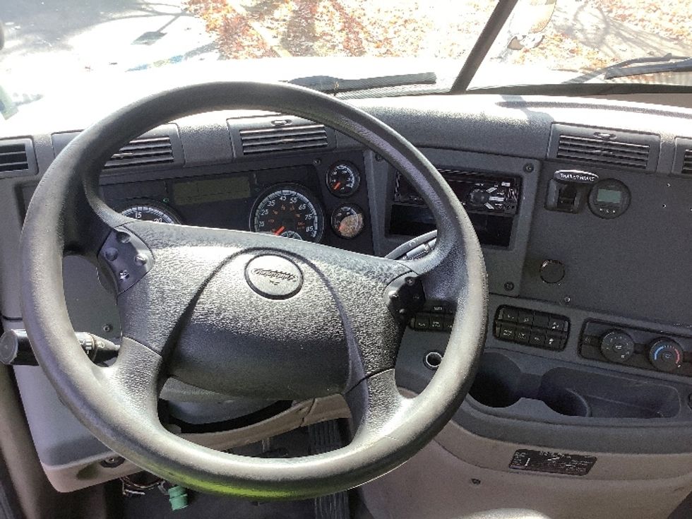 Day Cab Tractor-Heavy Duty Tractors-Freightliner-2018-Cascadia 12564ST-Reading-PA-371,977\n\t\tmiles-$ 44,000 - Image 11