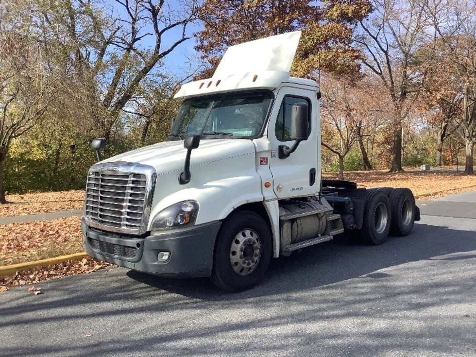 Day Cab Tractor-Heavy Duty Tractors-Freightliner-2018-Cascadia 12564ST-Reading-PA-371,977\n\t\tmiles-$ 44,000 - Image 3