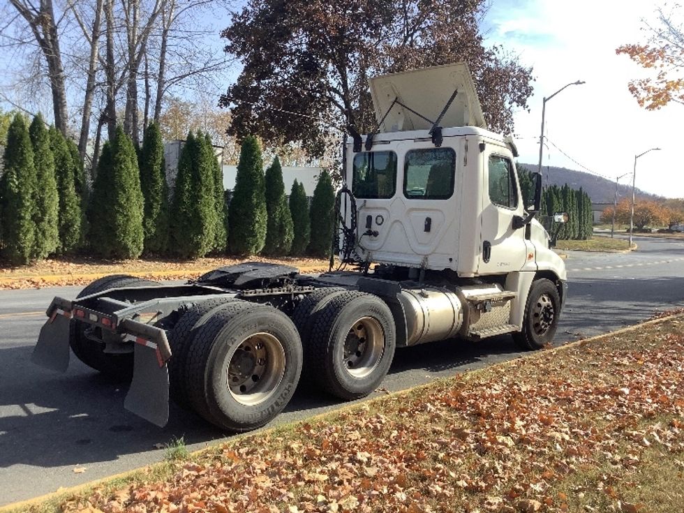 Day Cab Tractor-Heavy Duty Tractors-Freightliner-2018-Cascadia 12564ST-Reading-PA-371,977\n\t\tmiles-$ 44,000 - Image 7