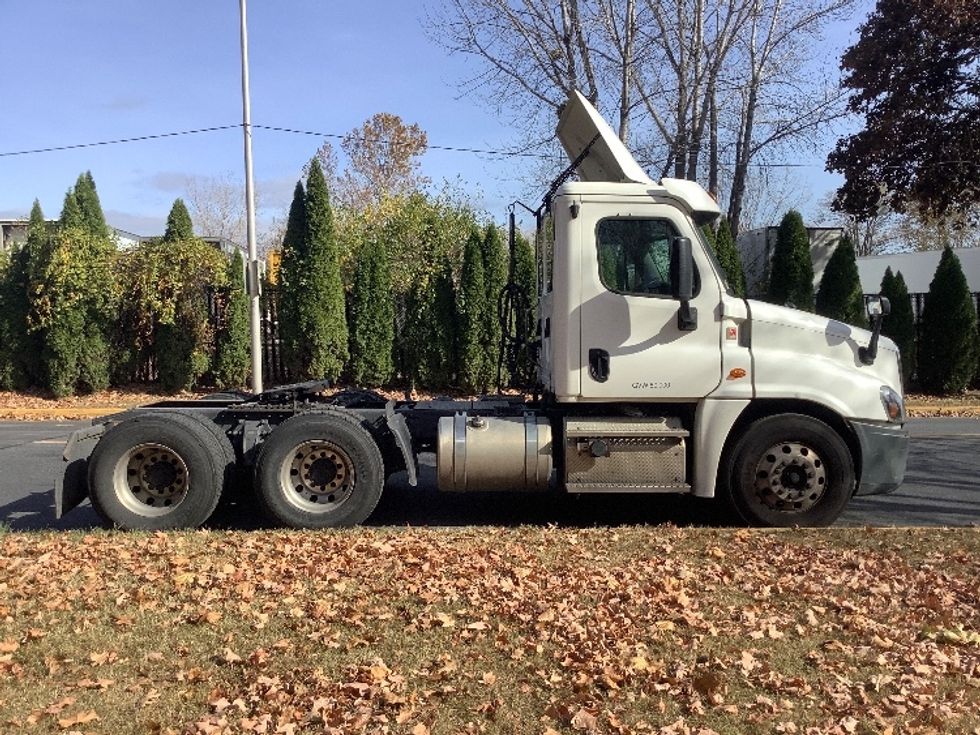Day Cab Tractor-Heavy Duty Tractors-Freightliner-2018-Cascadia 12564ST-Reading-PA-371,977\n\t\tmiles-$ 44,000 - Image 8
