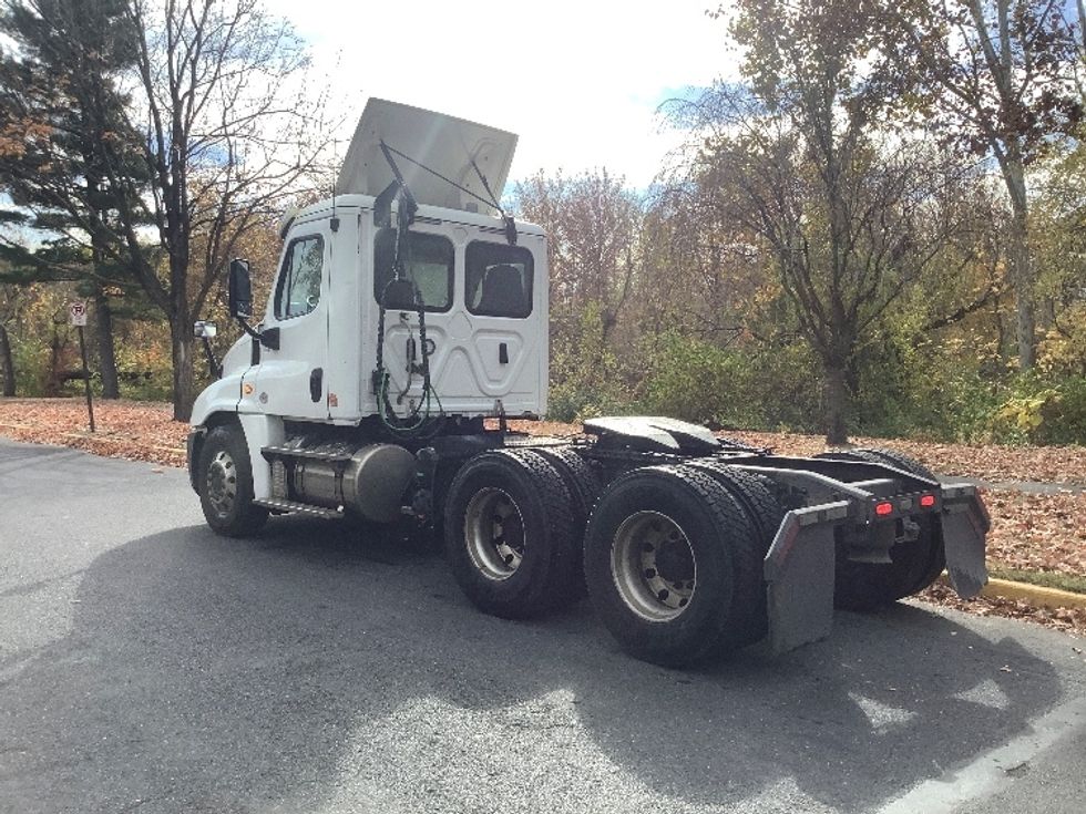 Day Cab Tractor-Heavy Duty Tractors-Freightliner-2018-Cascadia 12564ST-Reading-PA-373,951\n\t\tmiles-$ 44,000 - Image 5