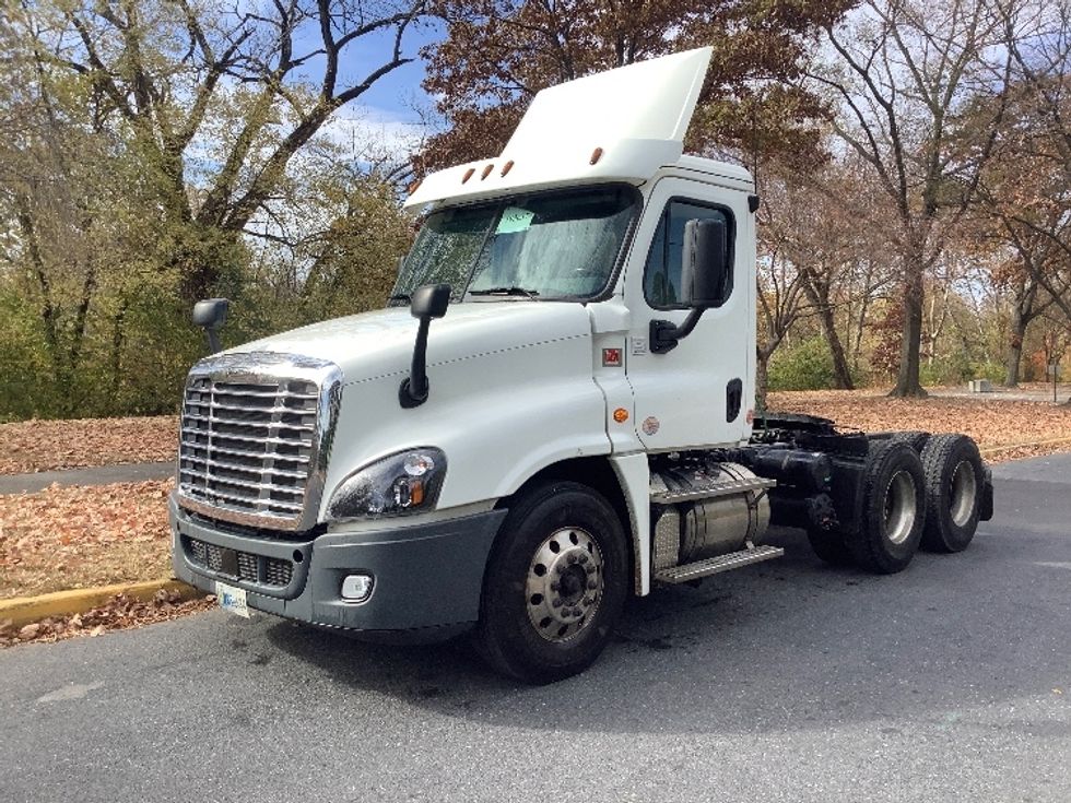 Day Cab Tractor-Heavy Duty Tractors-Freightliner-2018-Cascadia 12564ST-Reading-PA-390,894\n\t\tmiles-$ 35,000 - Image 3