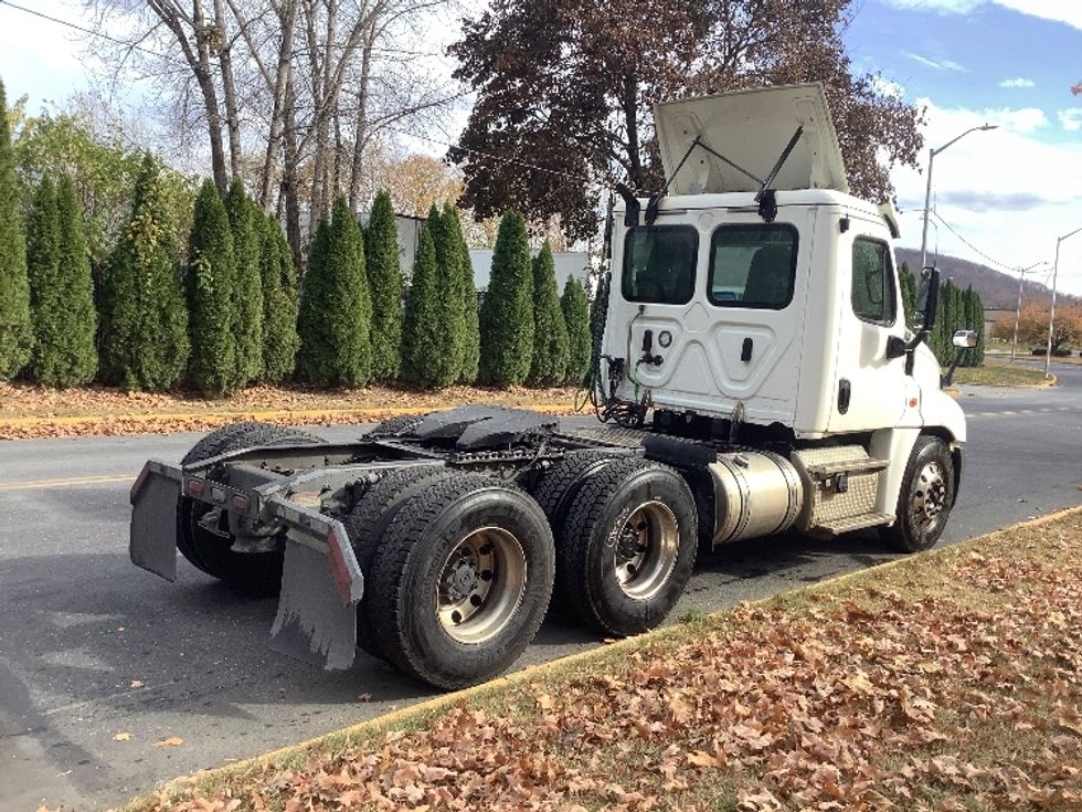 Day Cab Tractor-Heavy Duty Tractors-Freightliner-2018-Cascadia 12564ST-Reading-PA-390,894\n\t\tmiles-$ 35,000 - Image 7