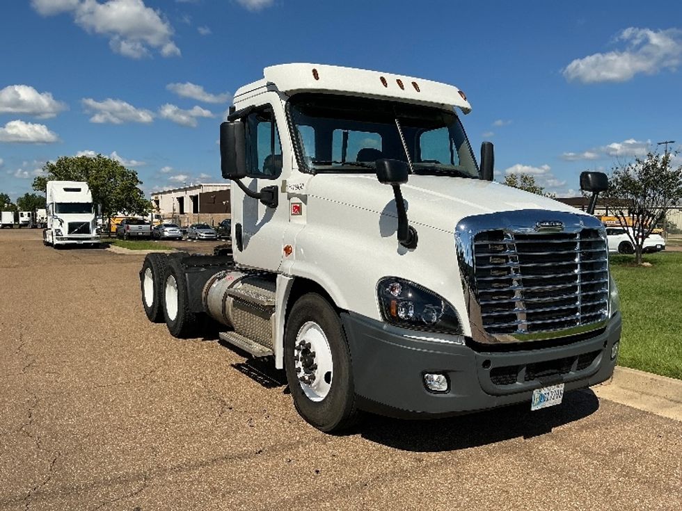 2018 Freightliner Cascadia 12564ST Day Cab Tractor