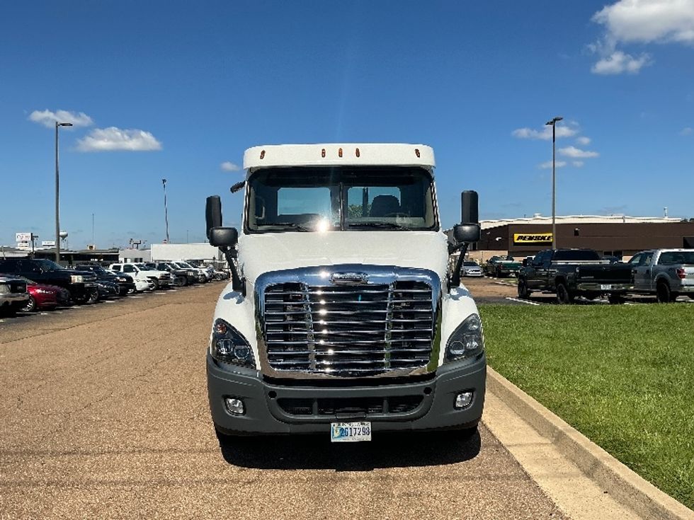 2018 Freightliner Cascadia 12564ST Day Cab Tractor