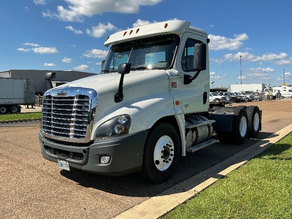 2018 Freightliner Cascadia 12564ST Day Cab Tractor