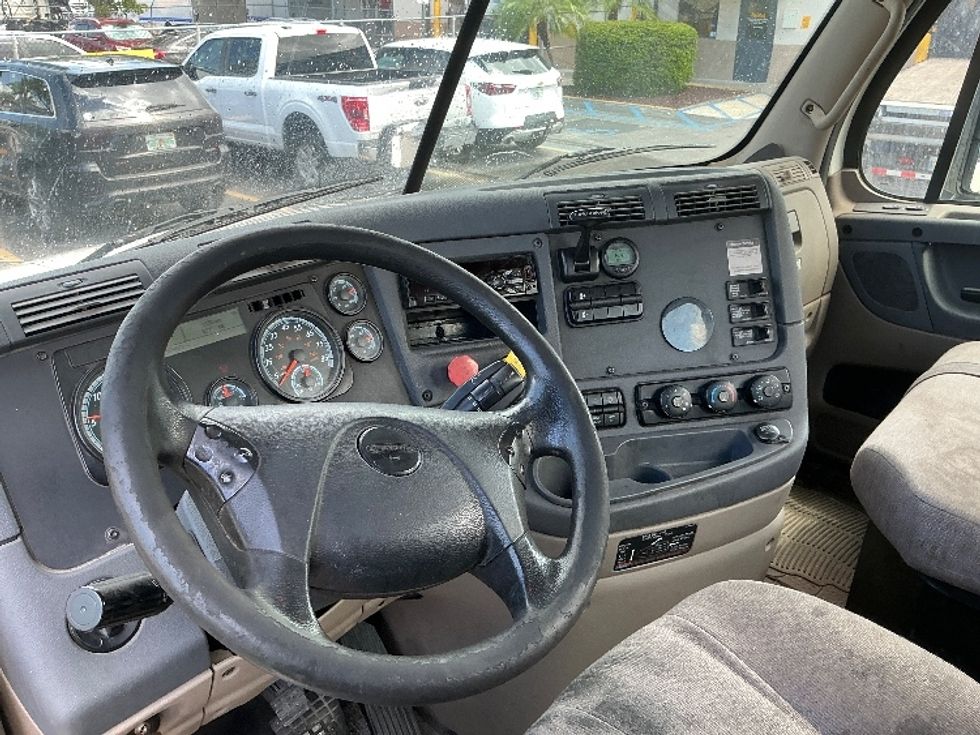 Day Cab Tractor-Heavy Duty Tractors-Freightliner-2018-Cascadia 12564ST-Riviera Beach-FL-504,670\n\t\tmiles-$ 34,000 - Image 10