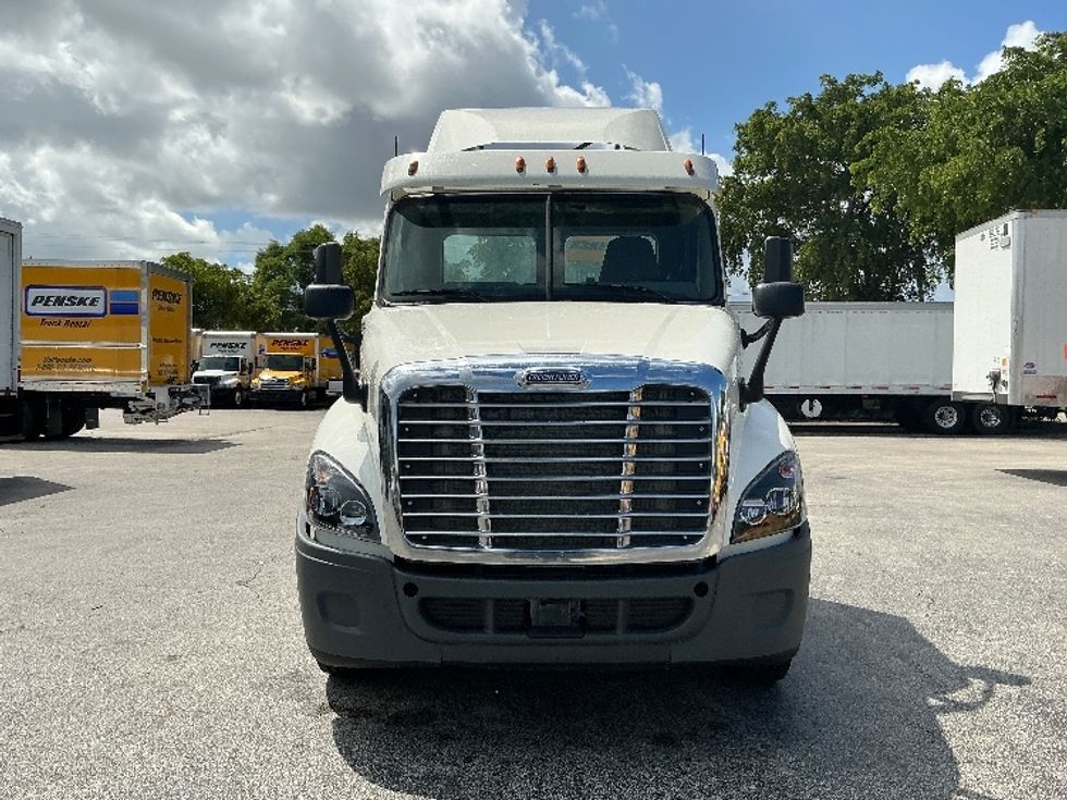 Day Cab Tractor-Heavy Duty Tractors-Freightliner-2018-Cascadia 12564ST-Riviera Beach-FL-504,670\n\t\tmiles-$ 34,000 - Image 2