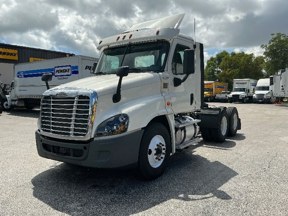 Day Cab Tractor-Heavy Duty Tractors-Freightliner-2018-Cascadia 12564ST-Riviera Beach-FL-504,670\n\t\tmiles-$ 34,000 - Image 3