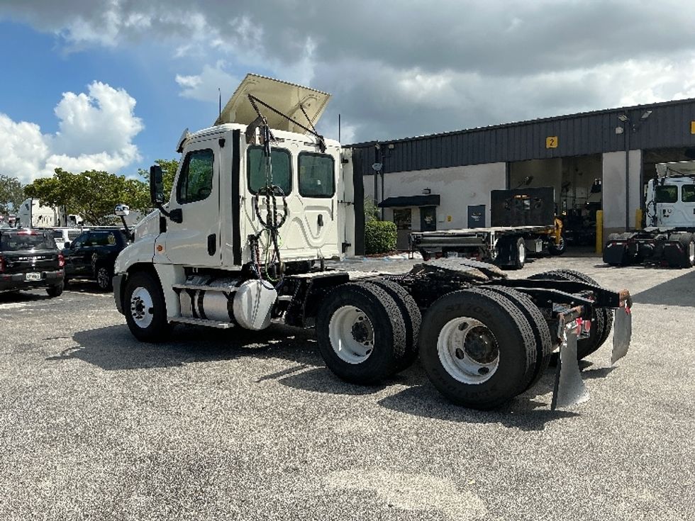 Day Cab Tractor-Heavy Duty Tractors-Freightliner-2018-Cascadia 12564ST-Riviera Beach-FL-504,670\n\t\tmiles-$ 34,000 - Image 5