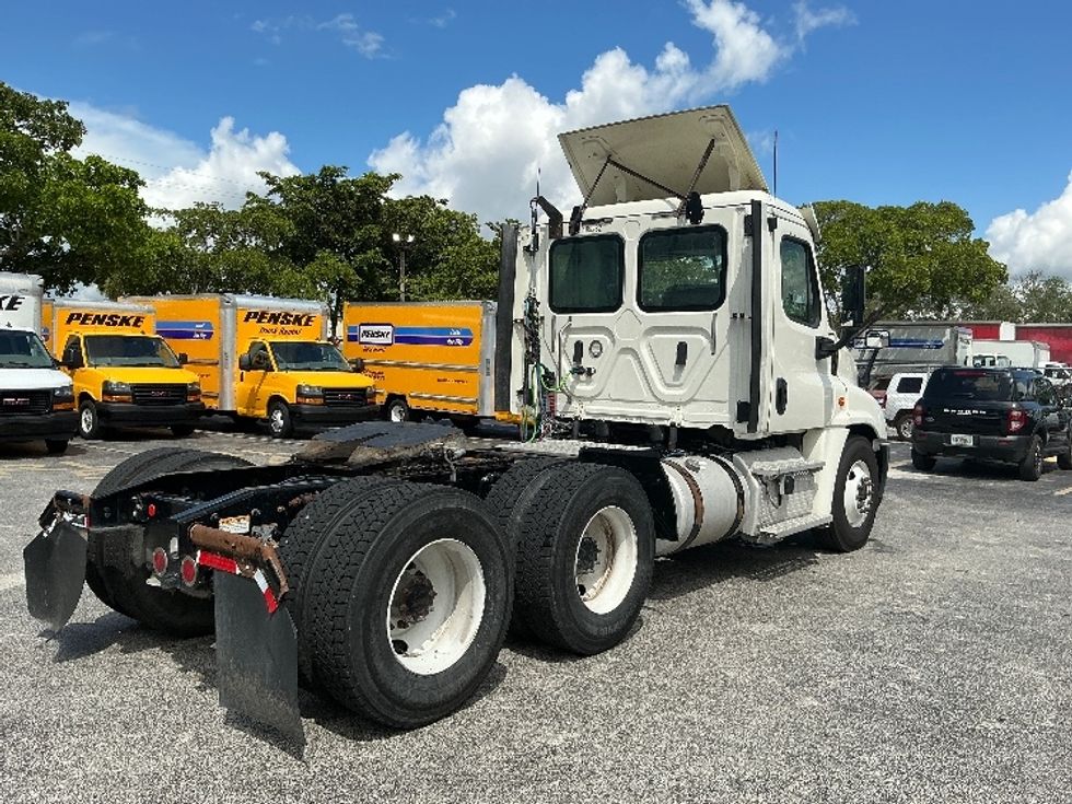 Day Cab Tractor-Heavy Duty Tractors-Freightliner-2018-Cascadia 12564ST-Riviera Beach-FL-504,670\n\t\tmiles-$ 34,000 - Image 7