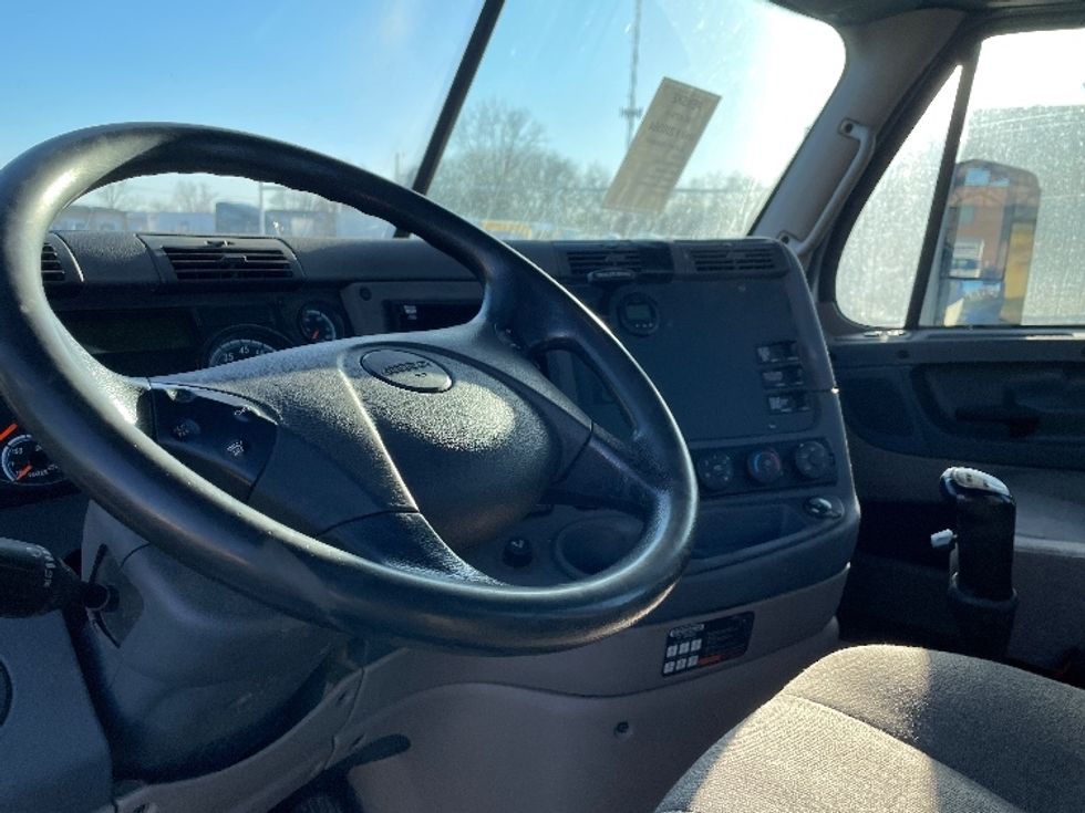 2018 Freightliner Cascadia 125" Sleeper Cab photo 9