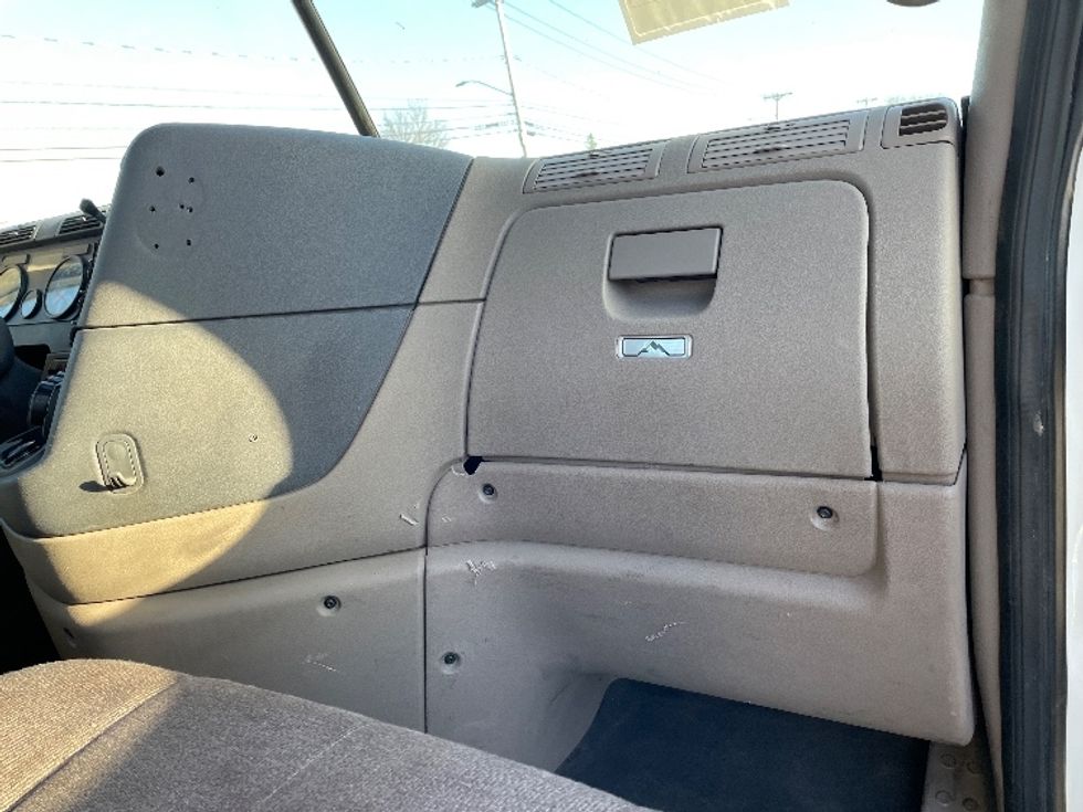 2018 Freightliner Cascadia 125" Sleeper Cab photo 12