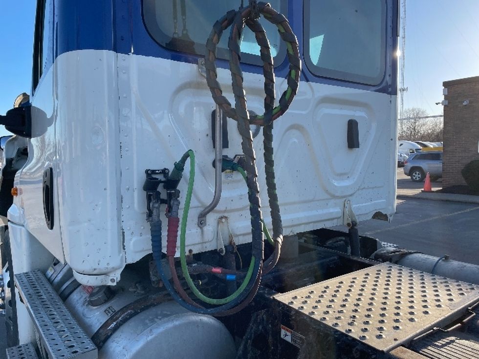 Day Cab Tractor-Heavy Duty Tractors-Freightliner-2018-Cascadia 12564ST-Rochester-NY-398,993\n\t\tmiles-$ 39,750 - Image 18