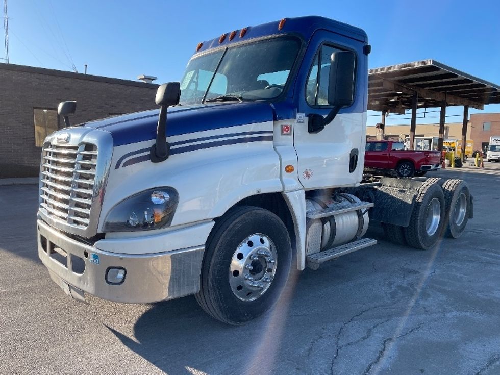 2018 Freightliner Cascadia 125" Sleeper Cab photo 3