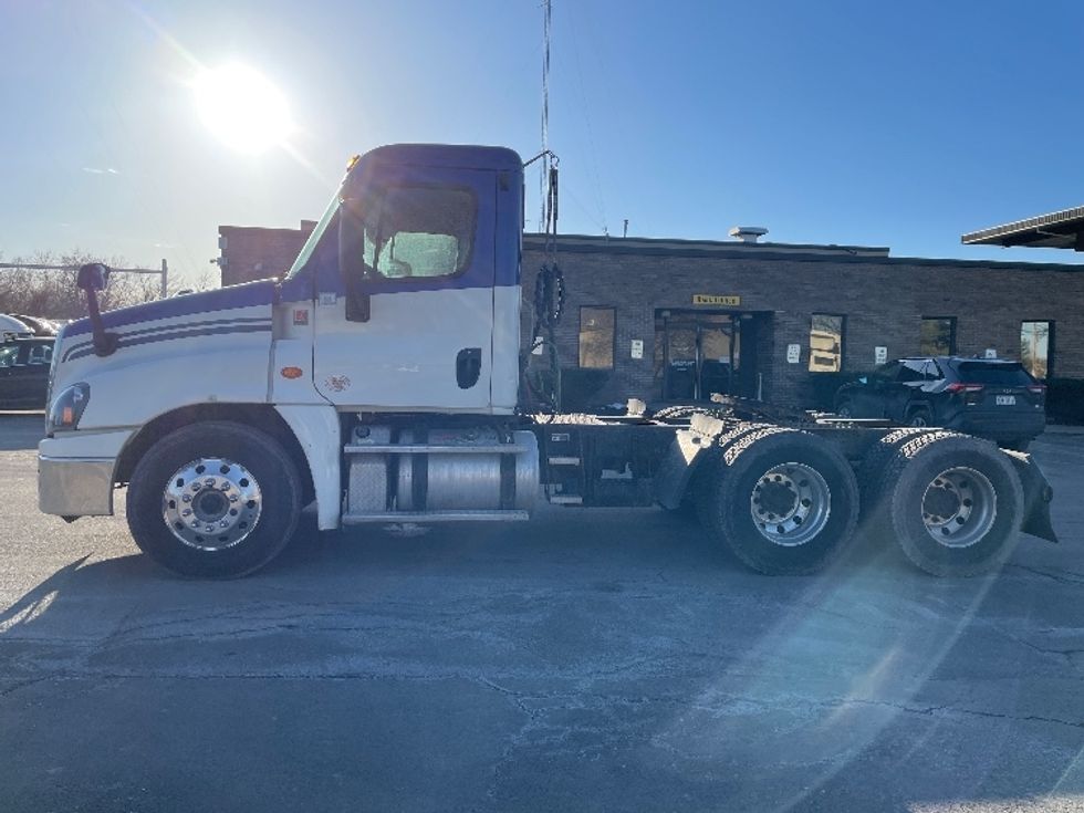 2018 Freightliner Cascadia 125" Sleeper Cab photo 4
