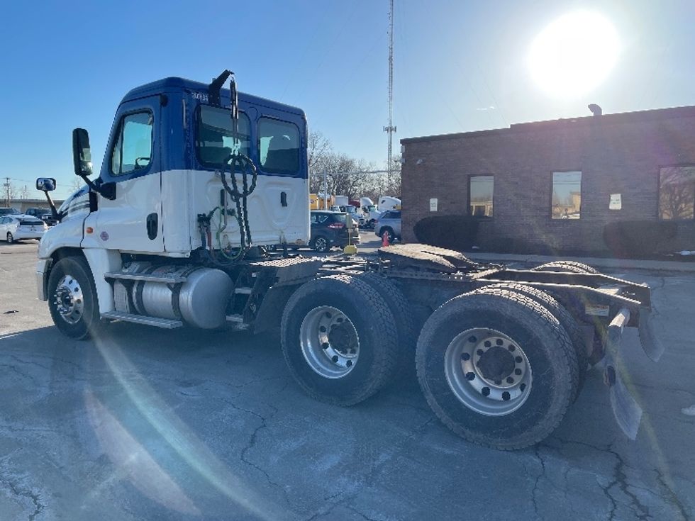 2018 Freightliner Cascadia 125" Sleeper Cab photo 5