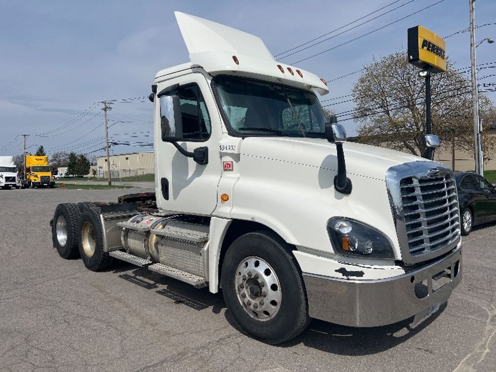 Day Cab Tractor-Heavy Duty Tractors-Freightliner-2018-Cascadia 12564ST-Rochester-NY-430,500\n\t\tmiles-$ 33,500 - Image 1