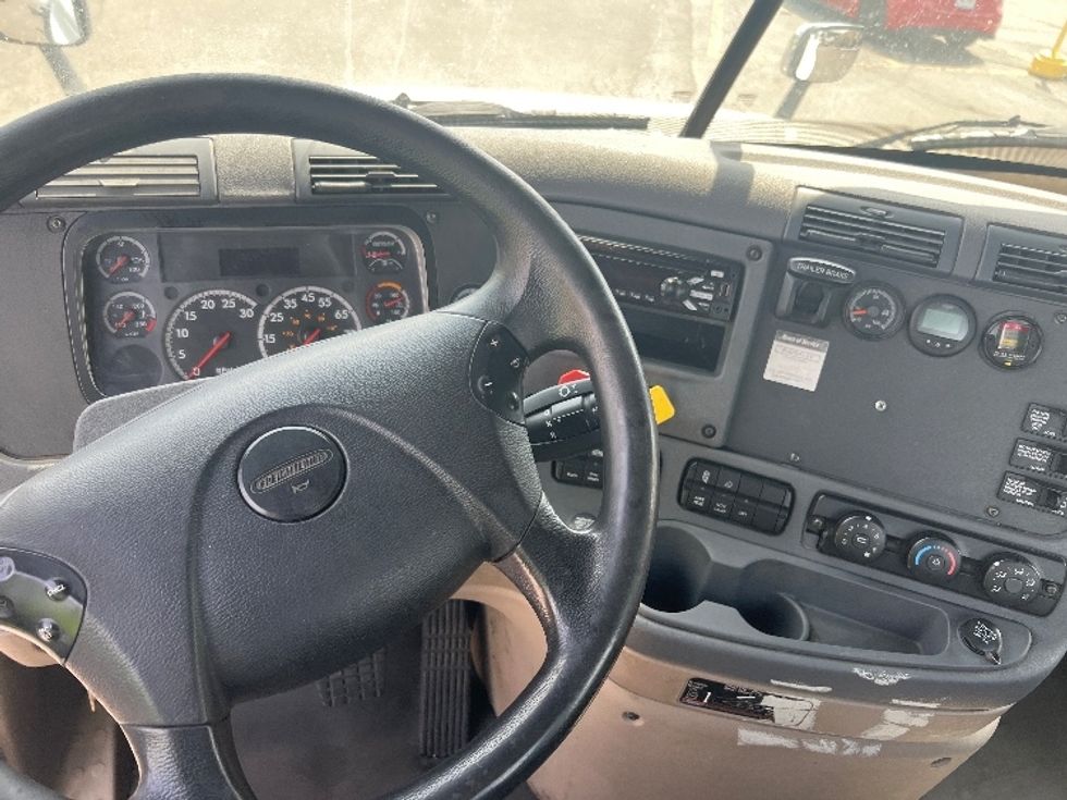 Day Cab Tractor-Heavy Duty Tractors-Freightliner-2018-Cascadia 12564ST-Rochester-NY-430,500\n\t\tmiles-$ 33,500 - Image 11