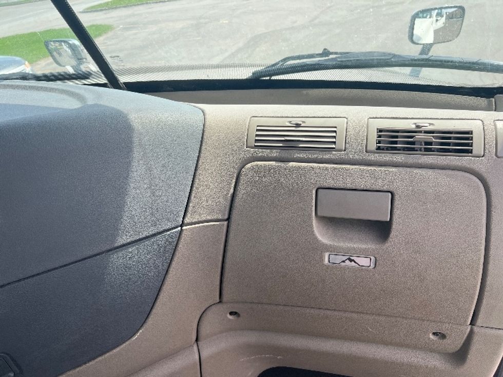 Day Cab Tractor-Heavy Duty Tractors-Freightliner-2018-Cascadia 12564ST-Rochester-NY-430,500\n\t\tmiles-$ 33,500 - Image 13
