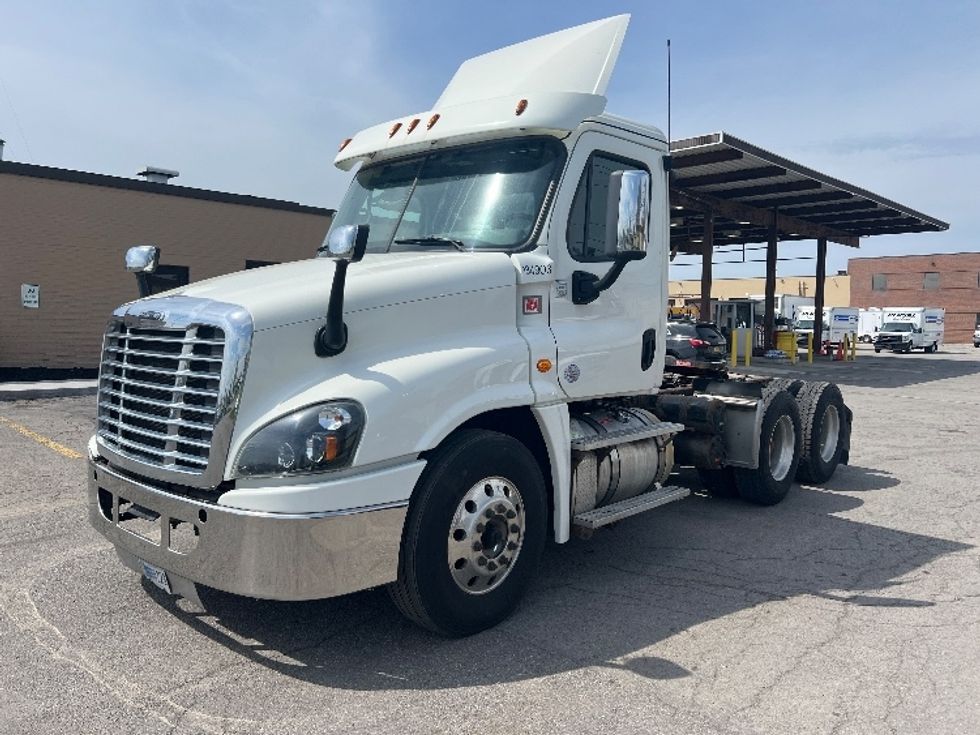 Day Cab Tractor-Heavy Duty Tractors-Freightliner-2018-Cascadia 12564ST-Rochester-NY-430,500\n\t\tmiles-$ 33,500 - Image 3