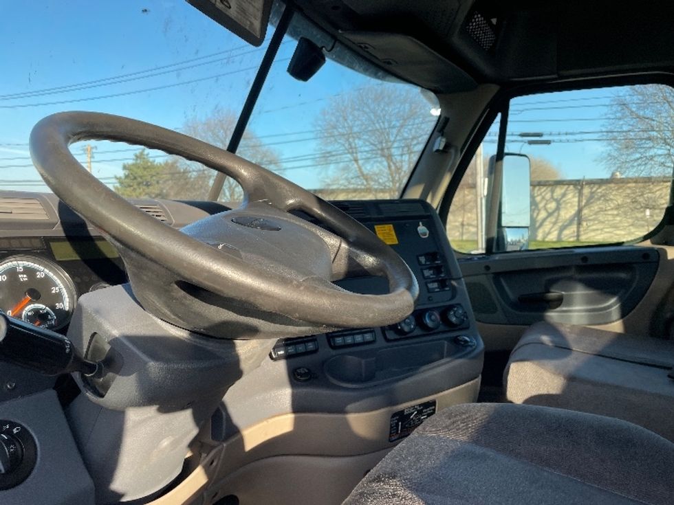 Day Cab Tractor-Heavy Duty Tractors-Freightliner-2018-Cascadia 12564ST-Rochester-NY-497,763\n\t\tmiles-$ 33,750 - Image 10