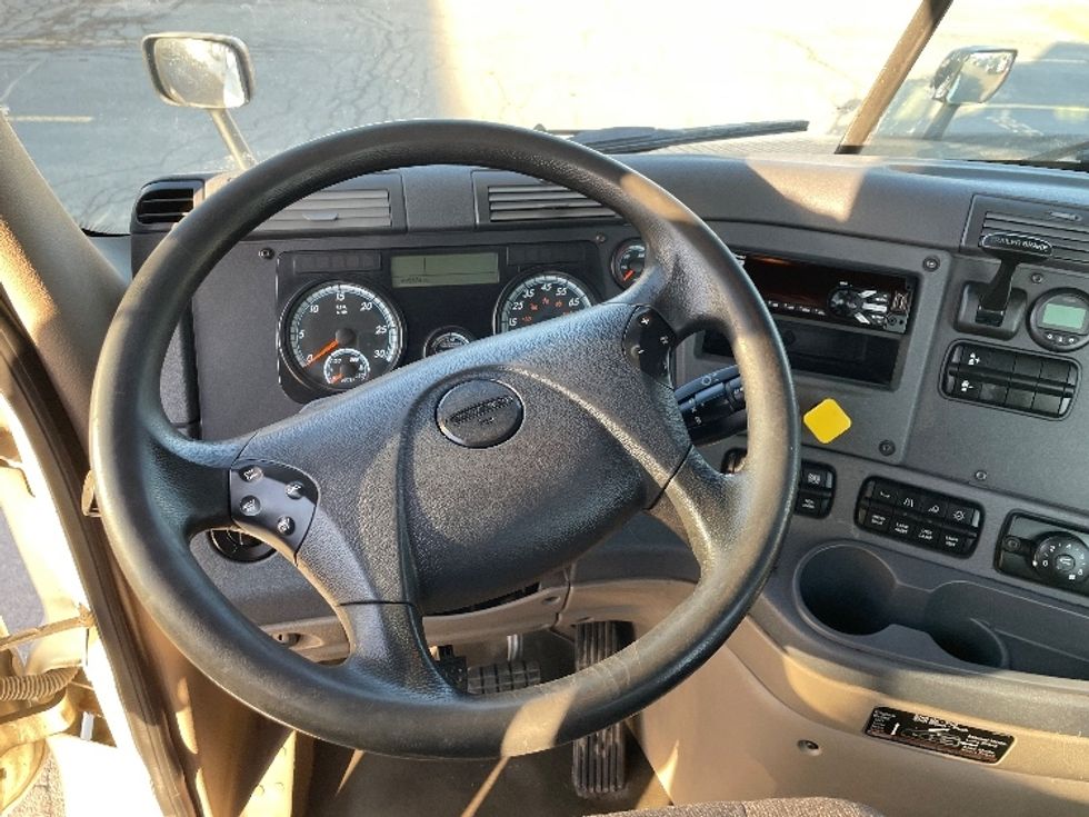 Day Cab Tractor-Heavy Duty Tractors-Freightliner-2018-Cascadia 12564ST-Rochester-NY-497,763\n\t\tmiles-$ 33,750 - Image 11