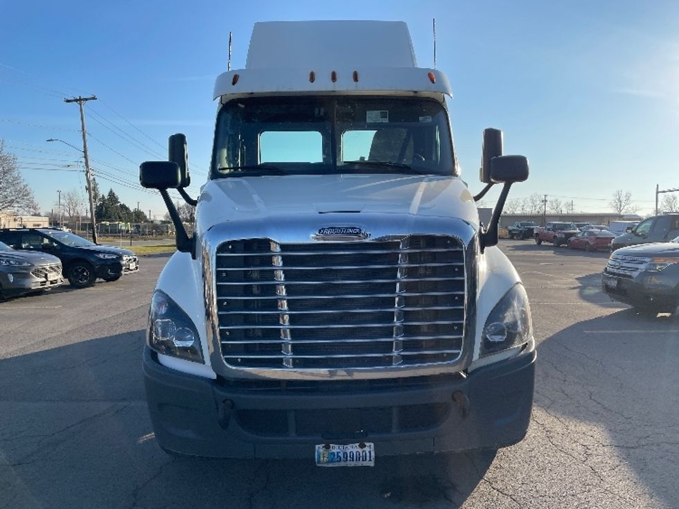 Day Cab Tractor-Heavy Duty Tractors-Freightliner-2018-Cascadia 12564ST-Rochester-NY-497,763\n\t\tmiles-$ 33,750 - Image 2