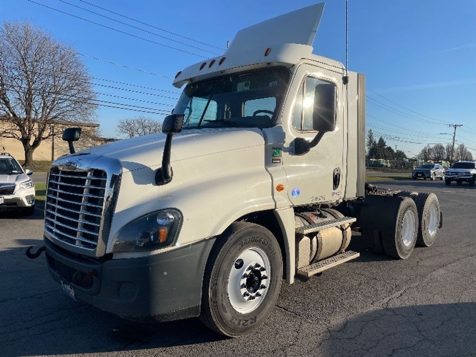 Day Cab Tractor-Heavy Duty Tractors-Freightliner-2018-Cascadia 12564ST-Rochester-NY-497,763\n\t\tmiles-$ 33,750 - Image 3