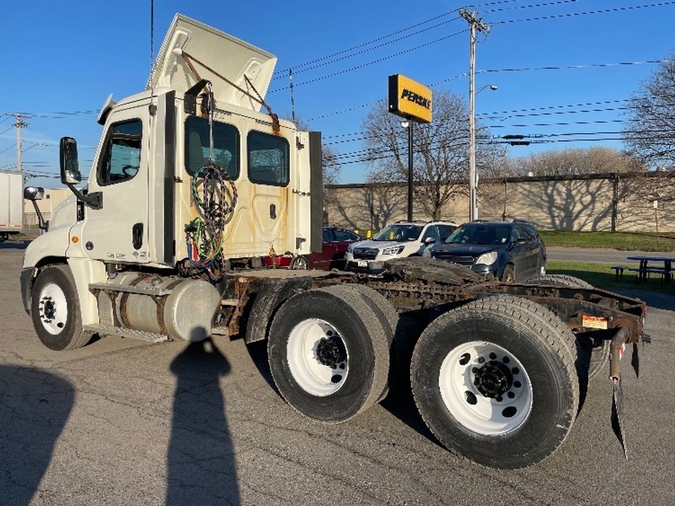Day Cab Tractor-Heavy Duty Tractors-Freightliner-2018-Cascadia 12564ST-Rochester-NY-497,763\n\t\tmiles-$ 33,750 - Image 5