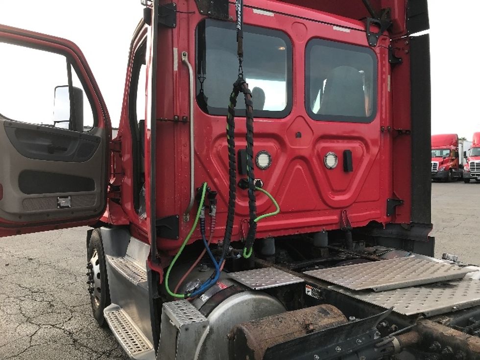 Day Cab Tractor-Heavy Duty Tractors-Freightliner-2018-Cascadia 12564ST-Rochester-NY-518,378\n\t\tmiles-$ 38,500 - Image 17