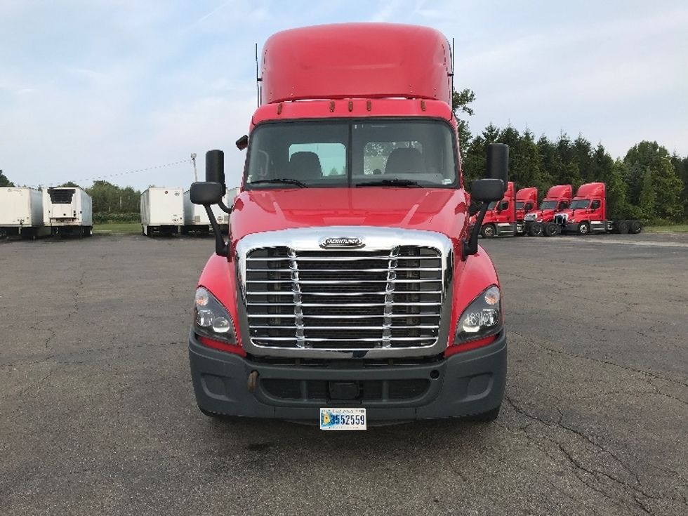 Day Cab Tractor-Heavy Duty Tractors-Freightliner-2018-Cascadia 12564ST-Rochester-NY-518,378\n\t\tmiles-$ 38,500 - Image 2