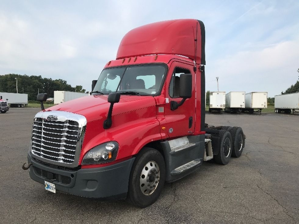 Day Cab Tractor-Heavy Duty Tractors-Freightliner-2018-Cascadia 12564ST-Rochester-NY-518,378\n\t\tmiles-$ 38,500 - Image 3