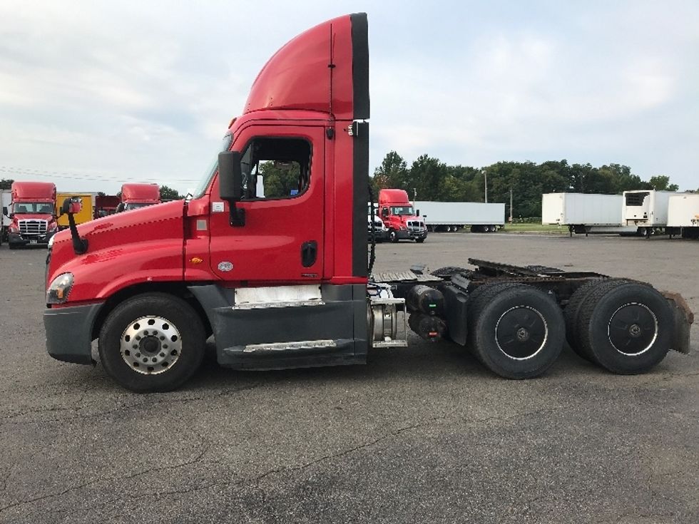 Day Cab Tractor-Heavy Duty Tractors-Freightliner-2018-Cascadia 12564ST-Rochester-NY-518,378\n\t\tmiles-$ 38,500 - Image 4