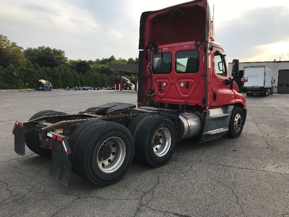 Day Cab Tractor-Heavy Duty Tractors-Freightliner-2018-Cascadia 12564ST-Rochester-NY-518,378\n\t\tmiles-$ 38,500 - Image 7