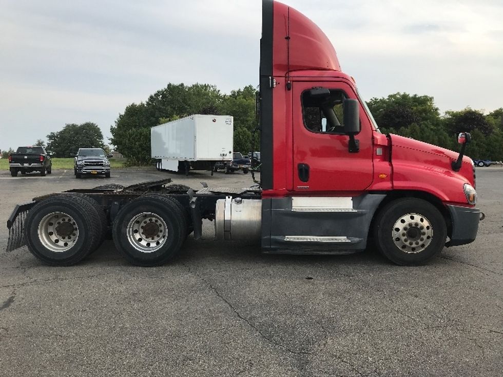 Day Cab Tractor-Heavy Duty Tractors-Freightliner-2018-Cascadia 12564ST-Rochester-NY-518,378\n\t\tmiles-$ 38,500 - Image 8