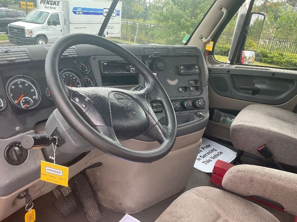 Day Cab Tractor-Heavy Duty Tractors-Freightliner-2018-Cascadia 12564ST-Rochester-NY-520,063\n\t\tmiles-$ 38,500 - Image 10