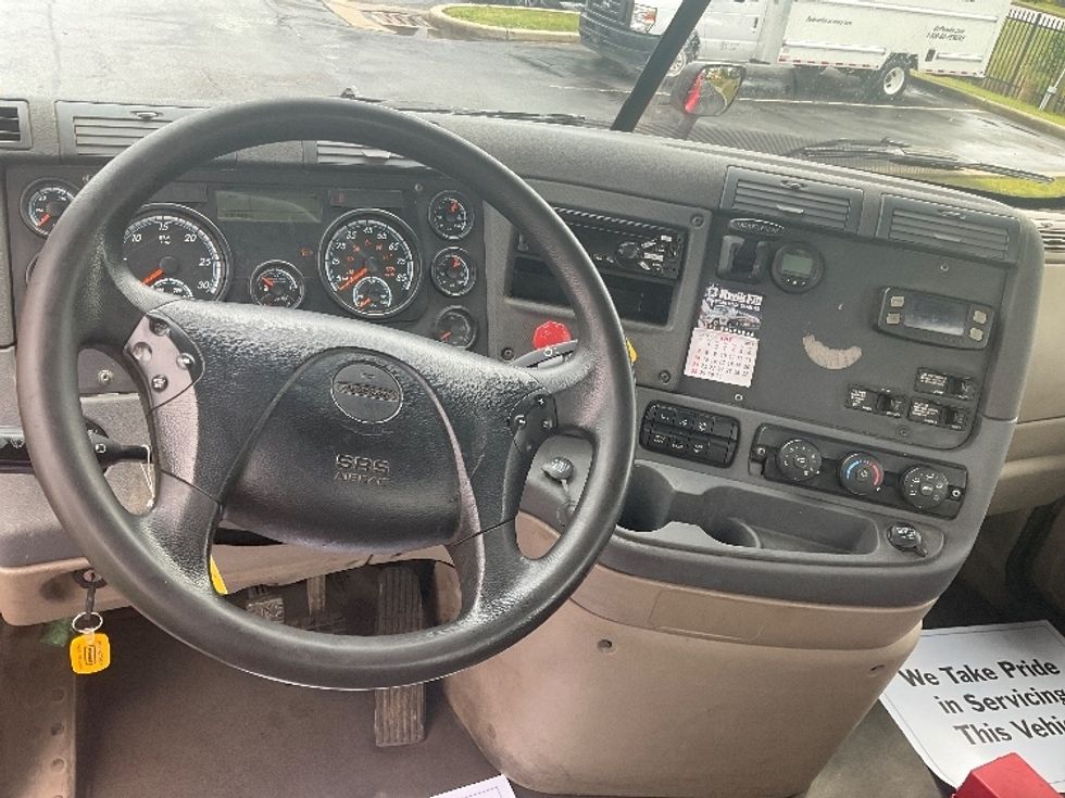 Day Cab Tractor-Heavy Duty Tractors-Freightliner-2018-Cascadia 12564ST-Rochester-NY-520,063\n\t\tmiles-$ 38,500 - Image 11