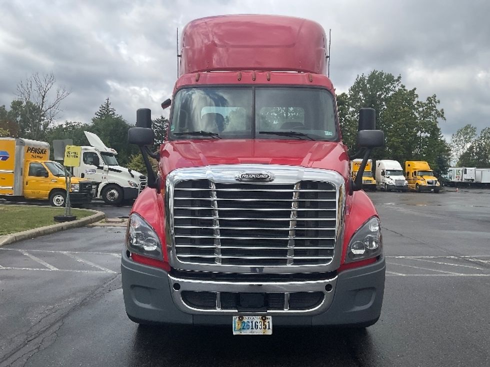 Day Cab Tractor-Heavy Duty Tractors-Freightliner-2018-Cascadia 12564ST-Rochester-NY-520,063\n\t\tmiles-$ 38,500 - Image 2
