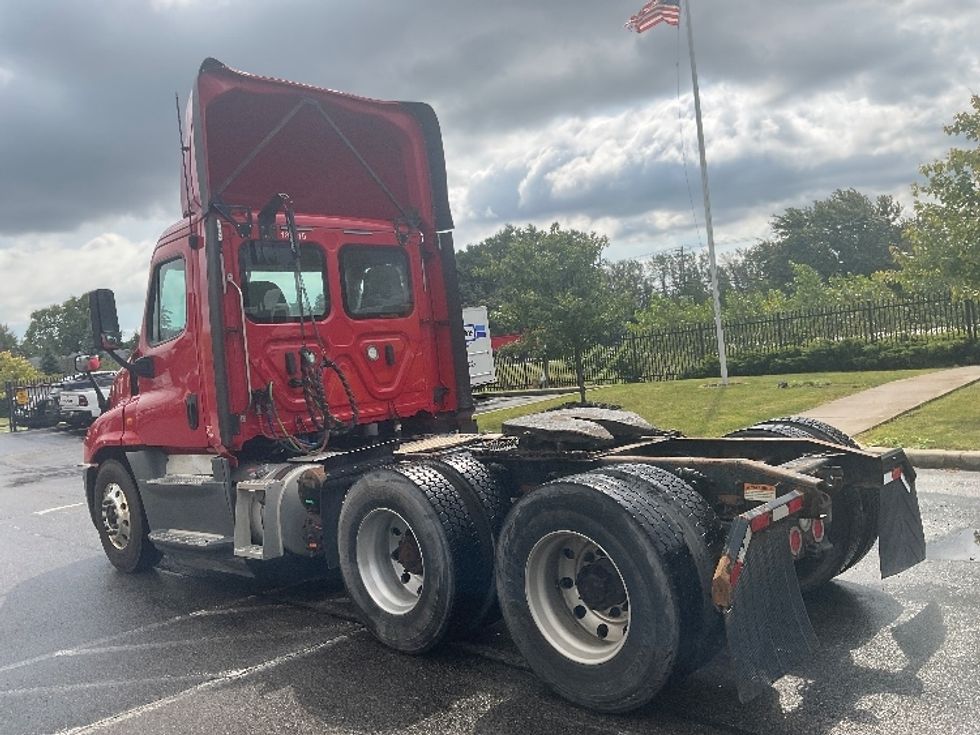 Day Cab Tractor-Heavy Duty Tractors-Freightliner-2018-Cascadia 12564ST-Rochester-NY-520,063\n\t\tmiles-$ 38,500 - Image 5