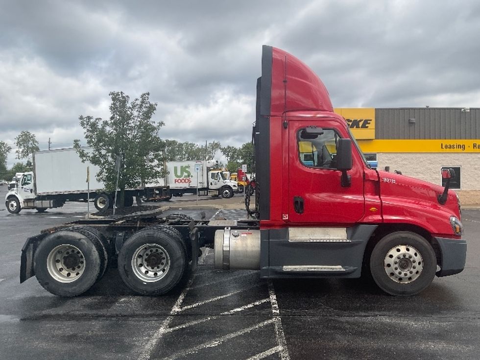Day Cab Tractor-Heavy Duty Tractors-Freightliner-2018-Cascadia 12564ST-Rochester-NY-520,063\n\t\tmiles-$ 38,500 - Image 8
