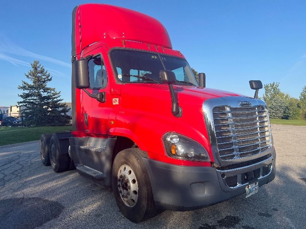 Day Cab Tractor-Heavy Duty Tractors-Freightliner-2018-Cascadia 12564ST-Rochester-NY-545,184\n\t\tmiles-$ 41,250 - Image 1
