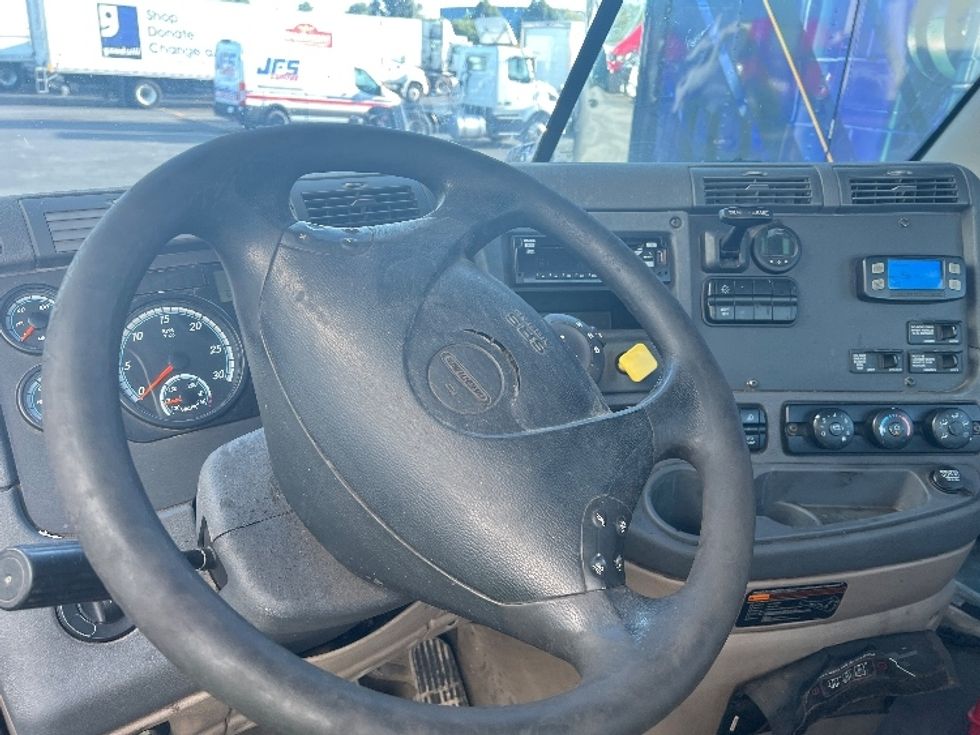Day Cab Tractor-Heavy Duty Tractors-Freightliner-2018-Cascadia 12564ST-Rochester-NY-545,184\n\t\tmiles-$ 41,250 - Image 10