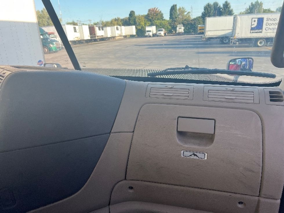 Day Cab Tractor-Heavy Duty Tractors-Freightliner-2018-Cascadia 12564ST-Rochester-NY-545,184\n\t\tmiles-$ 41,250 - Image 11