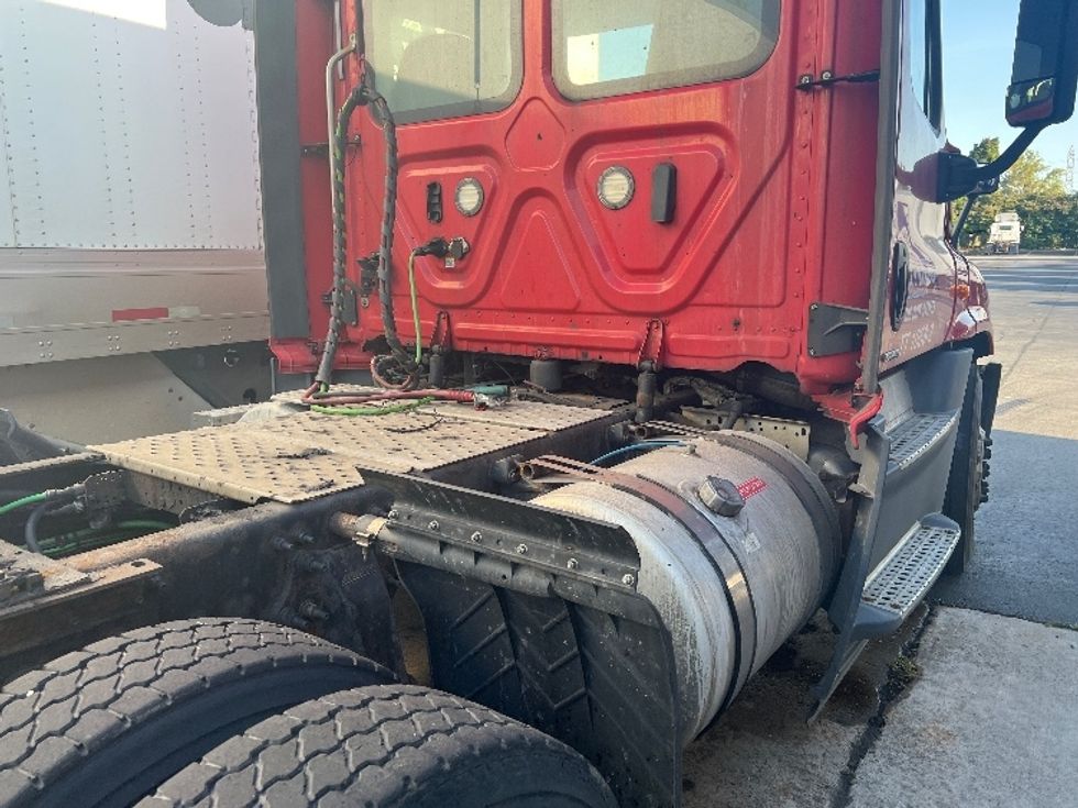 Day Cab Tractor-Heavy Duty Tractors-Freightliner-2018-Cascadia 12564ST-Rochester-NY-545,184\n\t\tmiles-$ 41,250 - Image 15