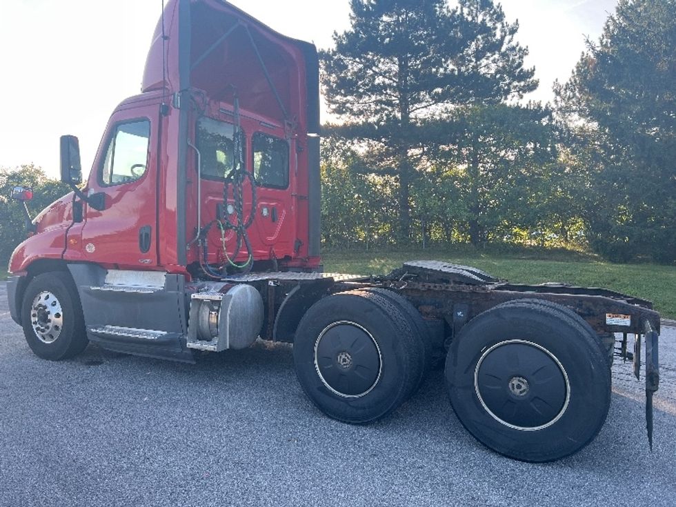 Day Cab Tractor-Heavy Duty Tractors-Freightliner-2018-Cascadia 12564ST-Rochester-NY-545,184\n\t\tmiles-$ 41,250 - Image 5
