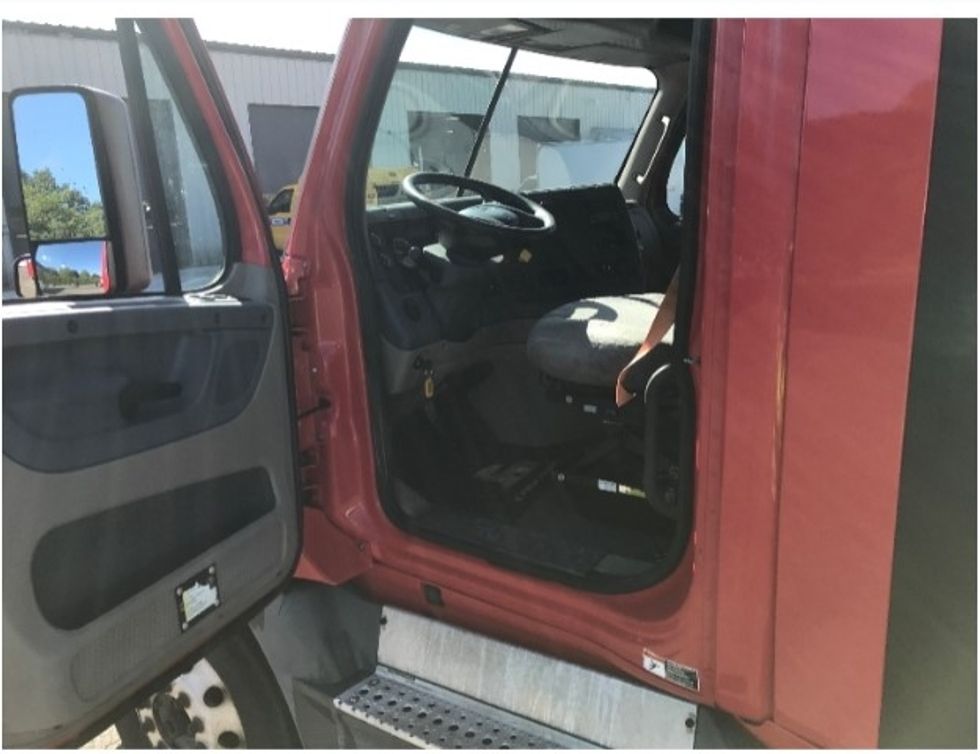 Day Cab Tractor-Heavy Duty Tractors-Freightliner-2018-Cascadia 12564ST-Rochester-NY-545,184\n\t\tmiles-$ 41,250 - Image 9