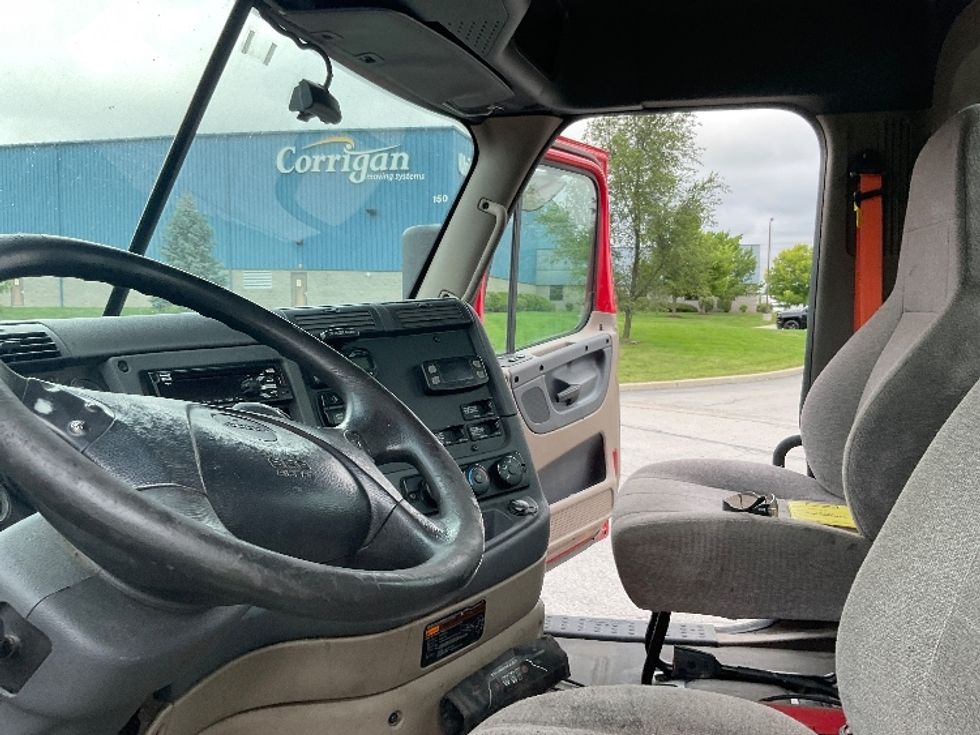2018 Freightliner Cascadia 125" Sleeper Cab photo 10