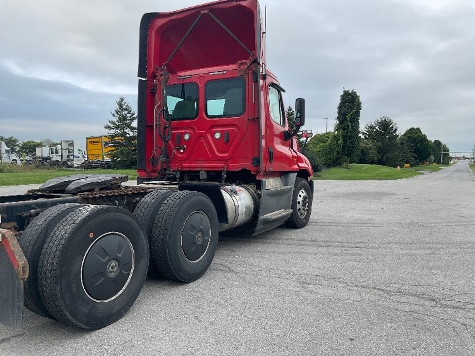 2018 Freightliner Cascadia 125" Sleeper Cab photo 7
